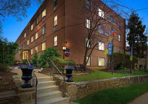 Welcome entrance to Eola Park apartments for rent in Philadelphia, PA