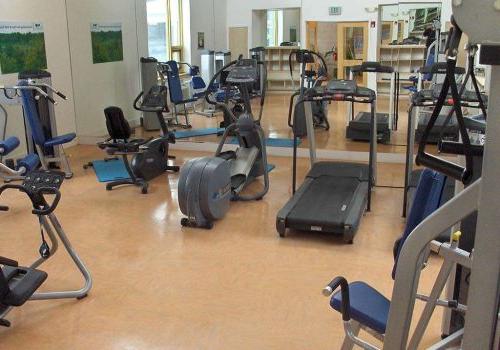 Fitness center with exercise equipment at 港威塔 at Packer Park apartments for rent